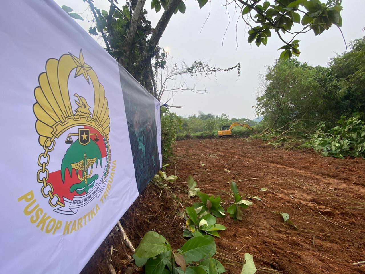 Coopmura dan Puskop Kartika Tribuana Land Clearing Lahan Peternakan Ayam Cibungbulang